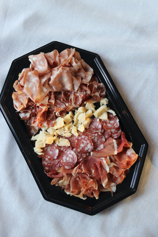 Borrelplank middel met wegwerp serveerplank