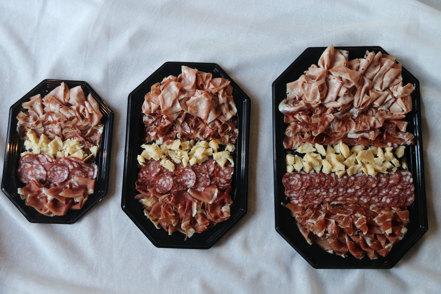 Borrelplank middel met wegwerp serveerplank