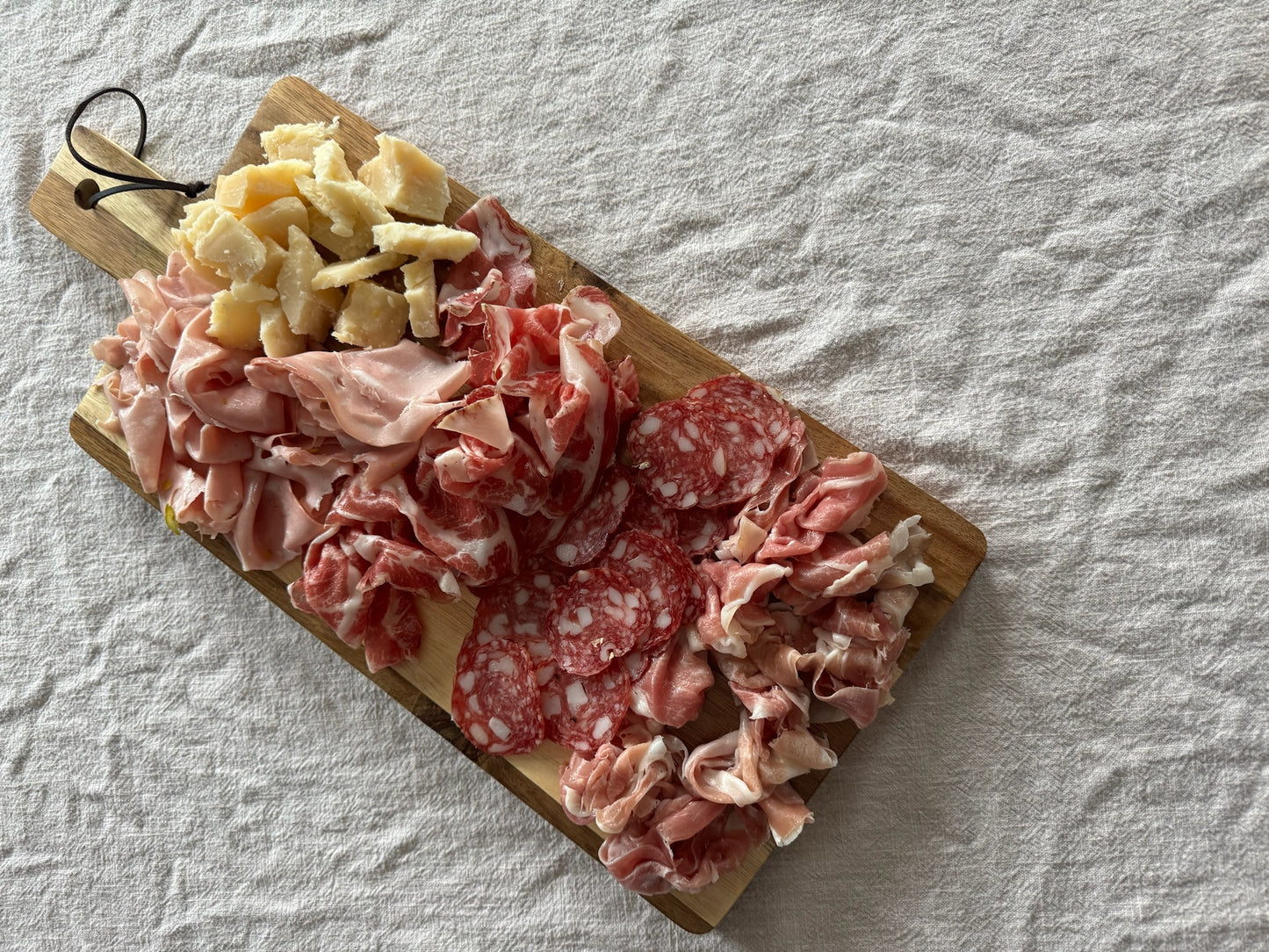 Borrelplank klein met wegwerp serveerplank